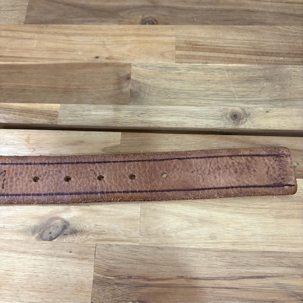Vintage Fossil Full-Grain Leather Belt with Stitched Detailing and Brass Buckle